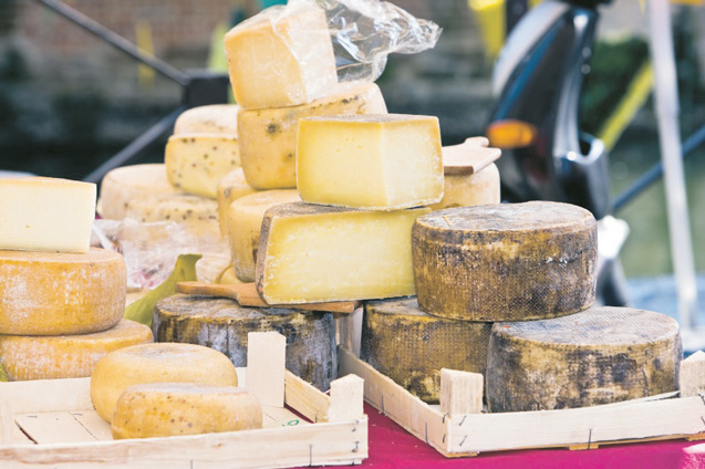 Cercetătorii spun că brânza previne caria dentară